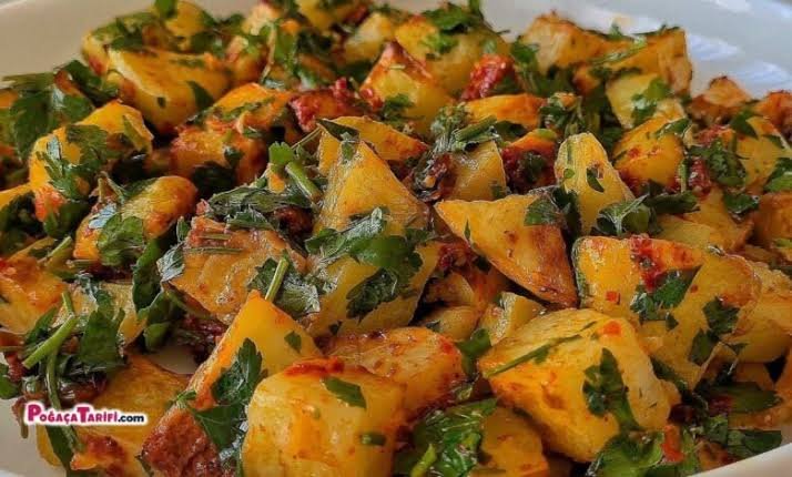 Ev Yapımı Patates Salatası İle Köfte